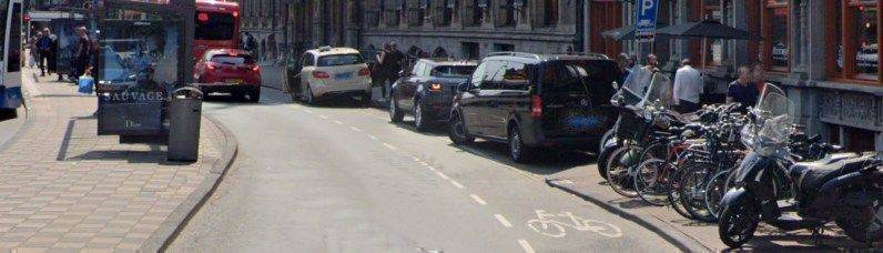straatbeeld-amsterdam-snorfietsen-rijbaan