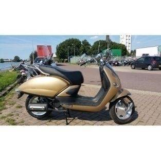 Tweedehands retro scooter