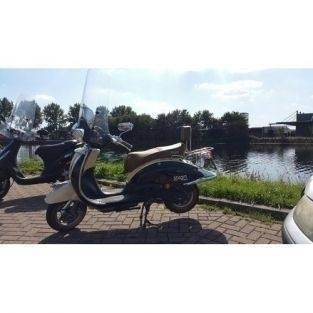 Tweedehands retro scooter UITVERKOCHT!