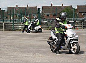Scooter rijden? Is het AM bromfiets rijbewijs nodig?